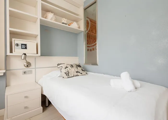 Appartement Home, With Direct Access To The Beach, Sea Views And South Facing, In Puerto Banus *