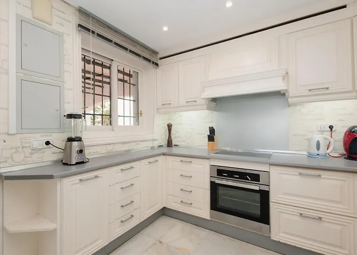 Appartement Home, With Direct Access To The Beach, Sea Views And South Facing, In Puerto Banus
