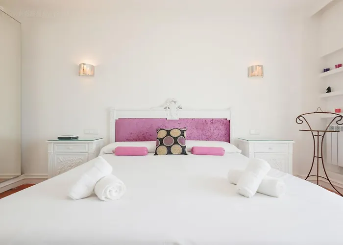 Home, With Direct Access To The Beach, Sea Views And South Facing, In Puerto Banus Appartement