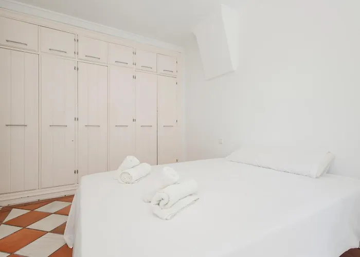 Appartement Home, With Direct Access To The Beach, Sea Views And South Facing, In Puerto Banus