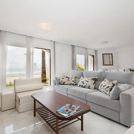 Home, With Direct Access To The Beach, Sea Views And South Facing, In Puerto Banus Apartmán