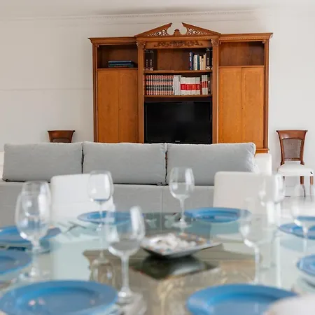 Home, With Direct Access To The Beach, Sea Views And South Facing, In Puerto Banus Apartmán Marbella