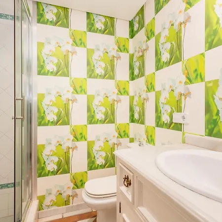 Appartement Home, With Direct Access To The Beach, Sea Views And South Facing, In Puerto Banus Marbellac