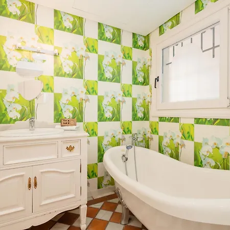 Apartmán Home, With Direct Access To The Beach, Sea Views And South Facing, In Puerto Banus Marbella