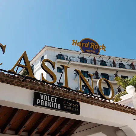 Home, With Direct Access To The Beach, Sea Views And South Facing, In Puerto Banus Apartmán