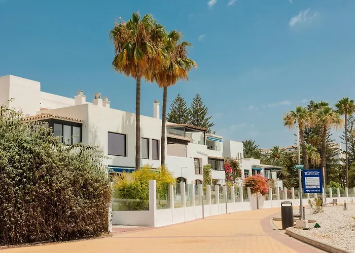 Home, With Direct Access To The Beach, Sea Views And South Facing, In Puerto Banus Апартаменты