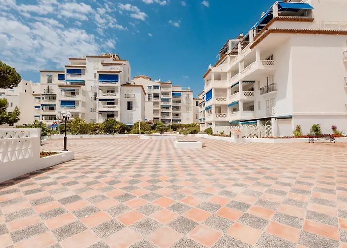 Daire Home, With Direct Access To The Beach, Sea Views And South Facing, In Puerto Banus Marbella