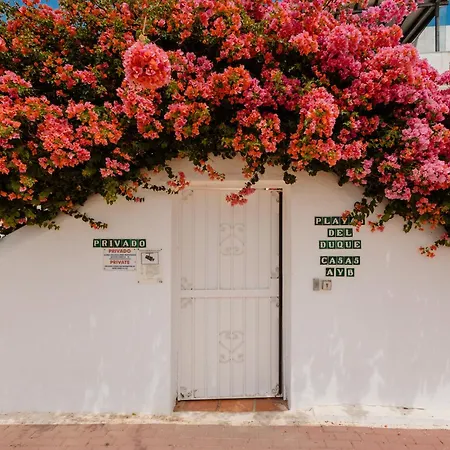 Home, With Direct Access To The Beach, Sea Views And South Facing, In Puerto Banus マルベーリャ
