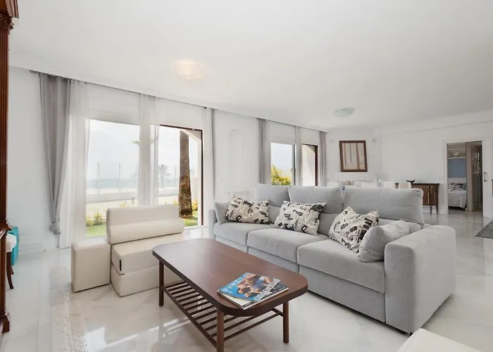 Home, With Direct Access To The Beach, Sea Views And South Facing, In Puerto Banus アパート