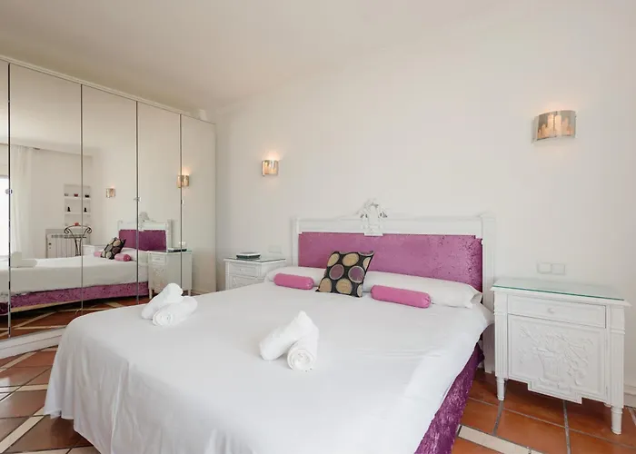 Home, With Direct Access To The Beach, Sea Views And South Facing, In Puerto Banus アパート