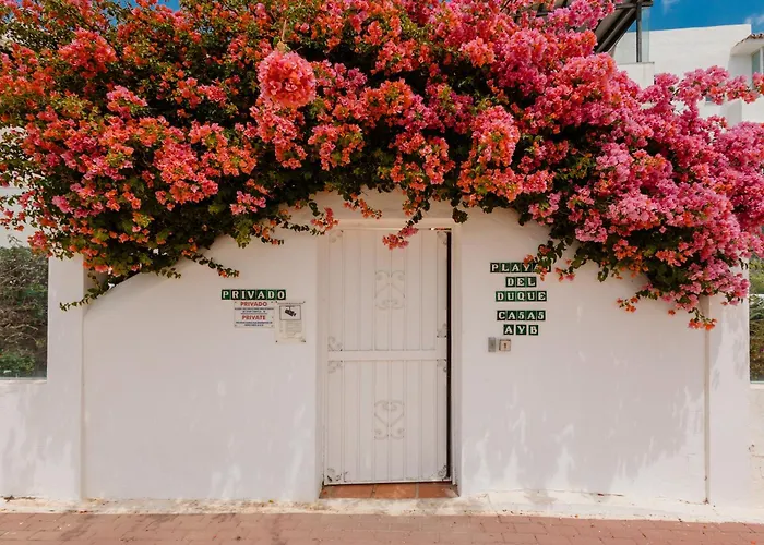 Home, With Direct Access To The Beach, Sea Views And South Facing, In Puerto Banus マルベーリャ