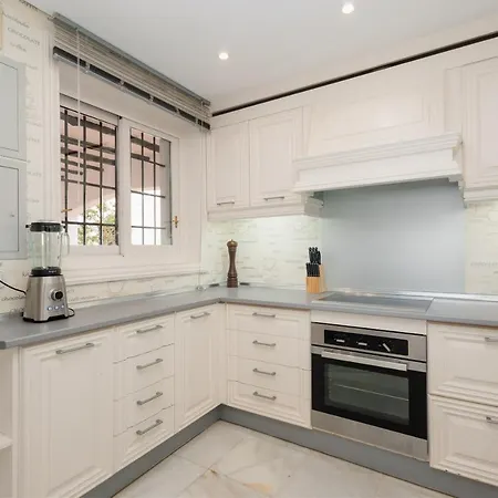 Apartamento Home, With Direct Access To The Beach, Sea Views And South Facing, In Puerto Banus