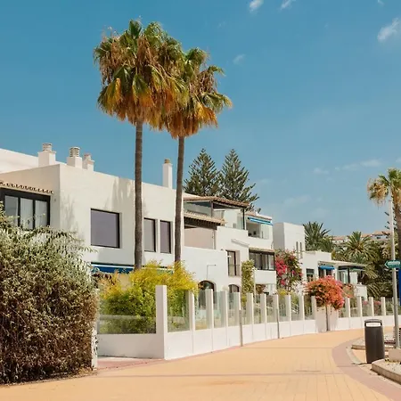 Home, With Direct Access To The Beach, Sea Views And South Facing, In Puerto Banus Apartamento