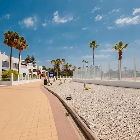 Home, With Direct Access To The Beach, Sea Views And South Facing, In Puerto Banus Apartamento *