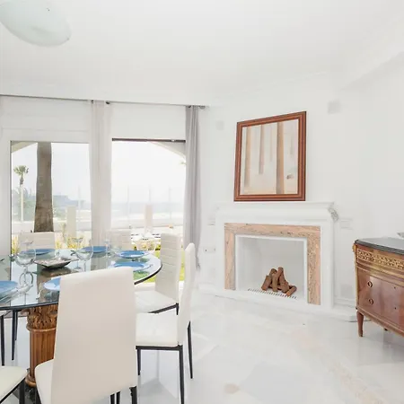 Apartamento Home, With Direct Access To The Beach, Sea Views And South Facing, In Puerto Banus