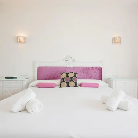 Home, With Direct Access To The Beach, Sea Views And South Facing, In Puerto Banus Apartamento