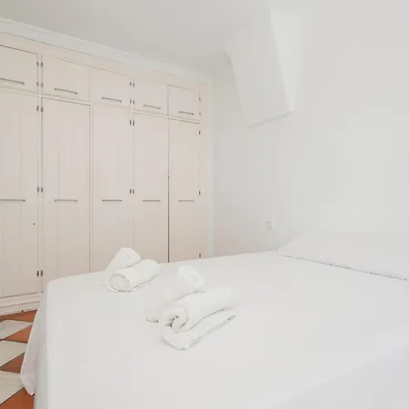 Apartamento Home, With Direct Access To The Beach, Sea Views And South Facing, In Puerto Banus