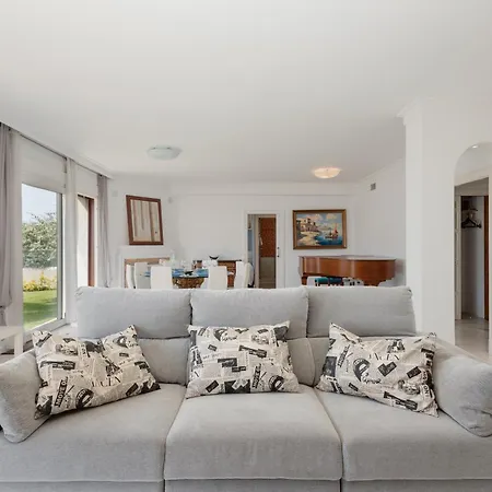 Apartamento Home, With Direct Access To The Beach, Sea Views And South Facing, In Puerto Banus Marbella