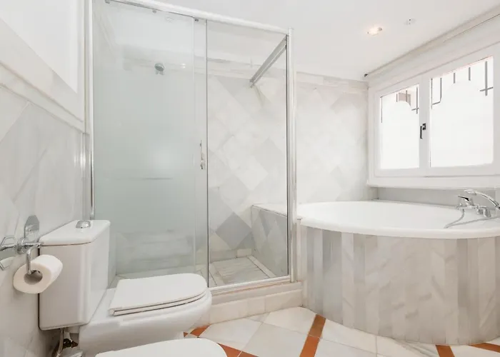 Home, With Direct Access To The Beach, Sea Views And South Facing, In Puerto Banus Διαμέρισμα Μαρμπέλλα