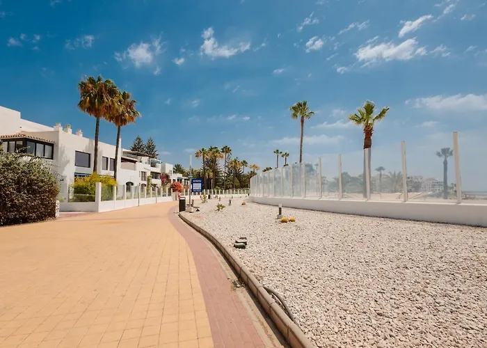 Home, With Direct Access To The Beach, Sea Views And South Facing, In Puerto Banus Διαμέρισμα *